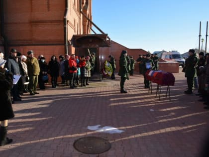 Погиб под Марьинкой. В Оренбуржье простились с младшим сержантом Виктором Гордиенко