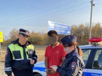 В Переволоцке полицейские задержали мужчину за попытку дачи взятки сотруднику ОГИБДД