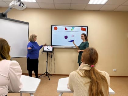 Светлана Кувшинова учит оренбургских студентов мастерству работы с детьми