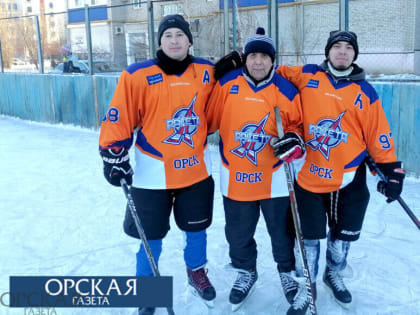 Любительская хоккейная команда «Ракета» держит курс на успех