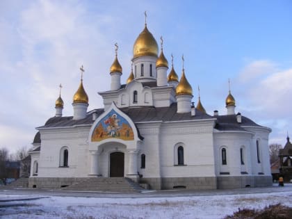 ЕПИСКОП ОРСКИЙ И ГАЙСКИЙ ИРИНЕЙ ВОЗГЛАВИЛ БОЖЕСТВЕННУЮ ЛИТУРГИЮ В СВЯТО-ГЕОРГИЕВСКОМ КАФЕДРАЛЬНОМ СОБОРЕ ОРСКА