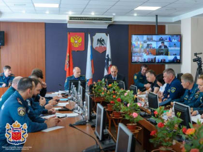 Восстановить школы, дороги и построить новое жилье: Куренков провел заседание комиссии по ЧС в Орске