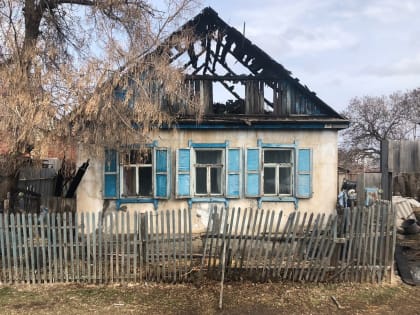 В Ленинском районе Оренбурга горел частный дом