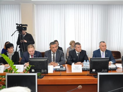 Накормят макаронами, обеспечат холодильниками и наладят выпуск мостов