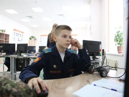 Семиклассники запрограммировали модель светофора