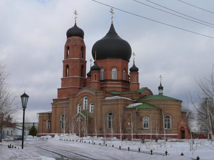 АРХИЕРЕЙСКОЕ УТРЕННЕЕ УСТАВНОЕ БОГОСЛУЖЕНИЕ В ПОКРОВСКОМ ХРАМЕ БЫВШЕГО ЖЕНСКОГО МОНАСТЫРЯ