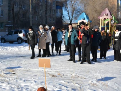 Партийцы провели для школьников Гая игры на свежем воздухе