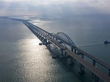 Владимир Путин предложил вынести изображение Крымского моста на обложку нового учебника по истории