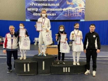 Оренбургская фехтовальщица завоевала бронзу на региональном турнире в Саратове