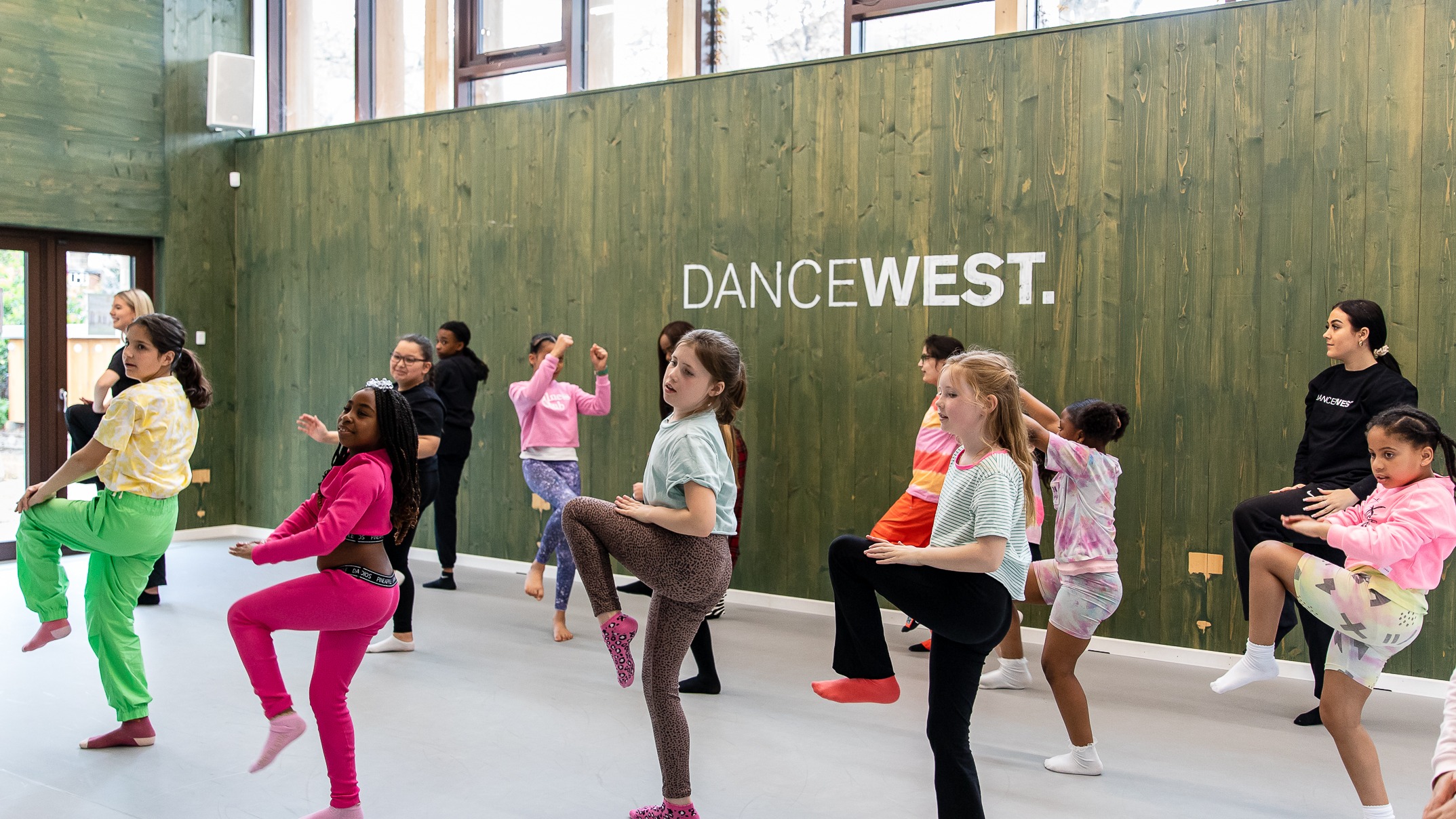 Street Dance and Hip Hop (10-16 Ages) - DanceWest