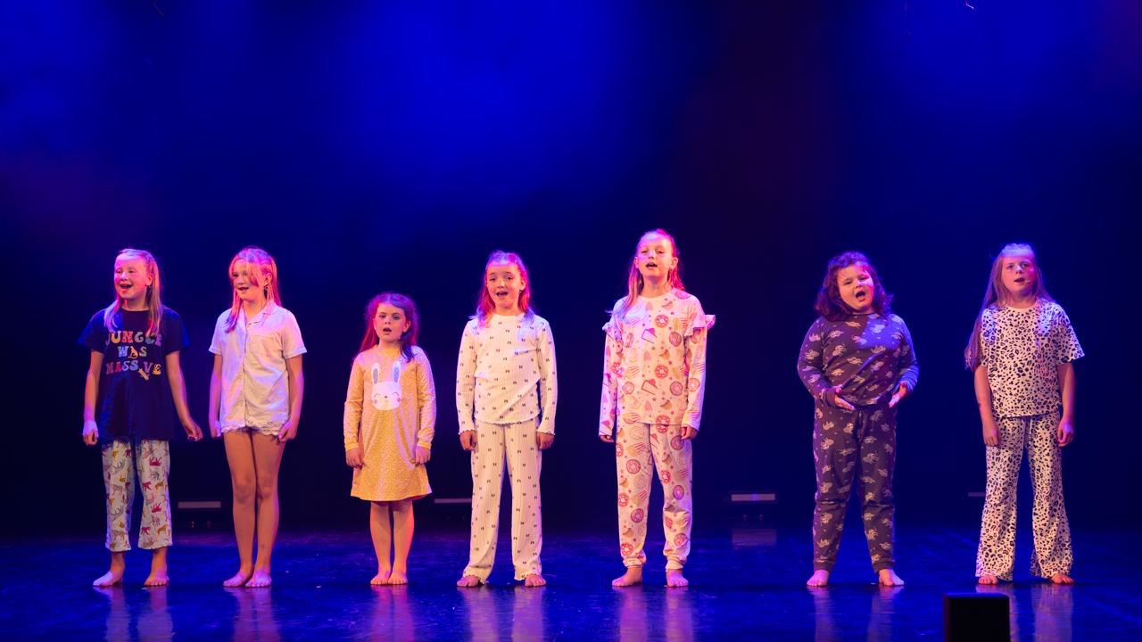 Weds 9+ years 2nd class group singing