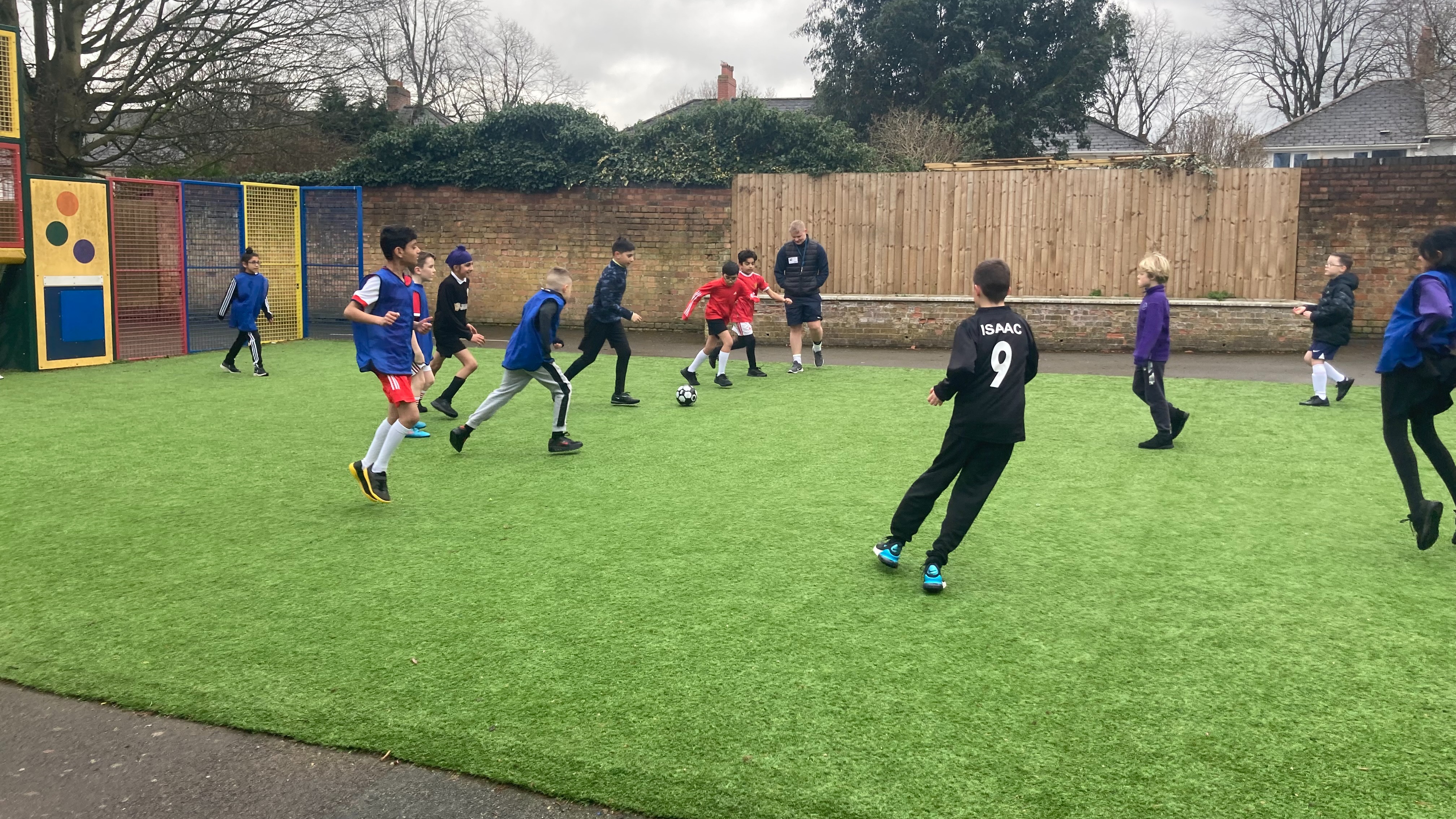 B1 Year 5-6 Wednesday Football Billesley Primary-Football Funatics-0