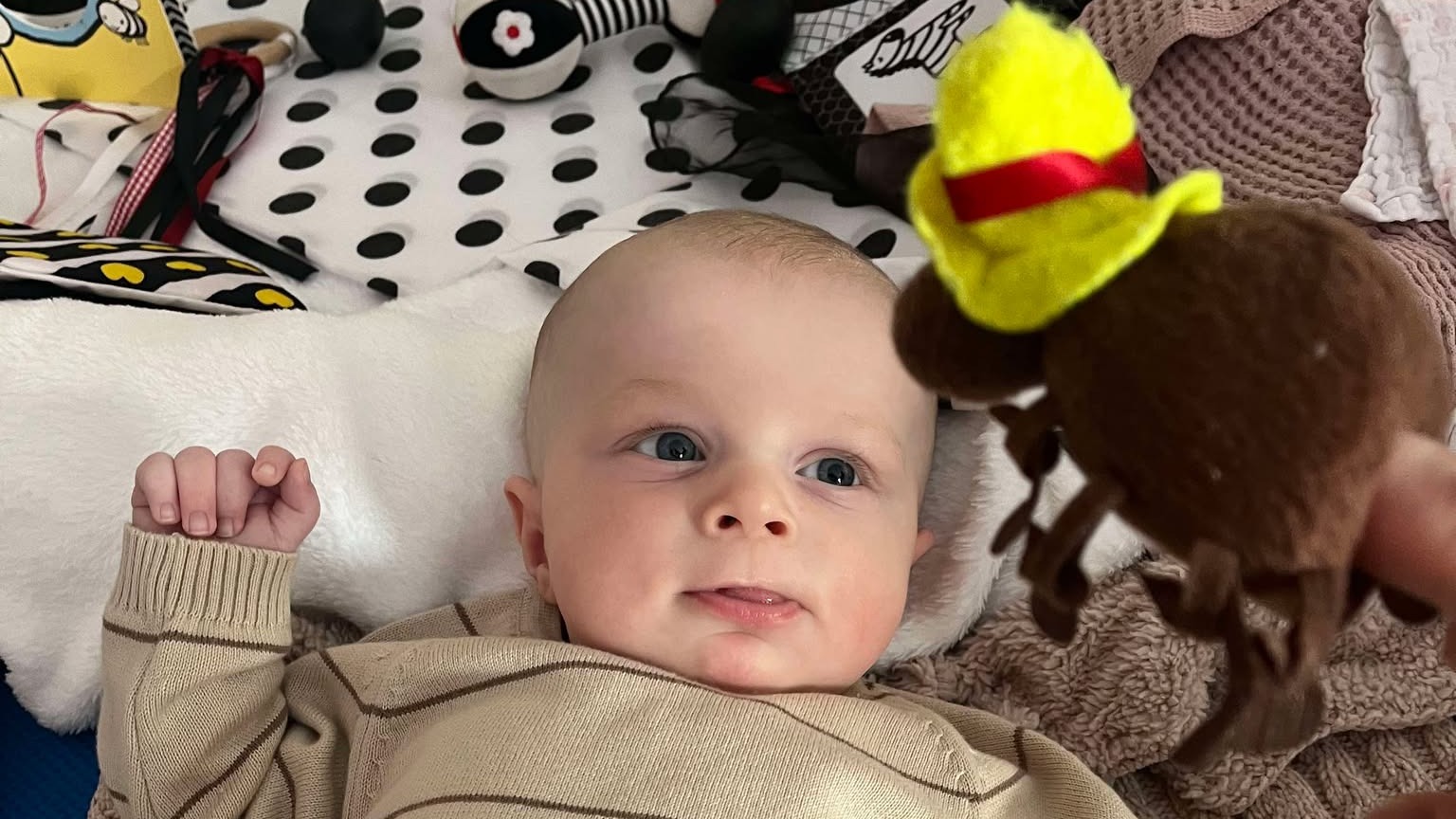 Hello world (0-4m) — photo 2