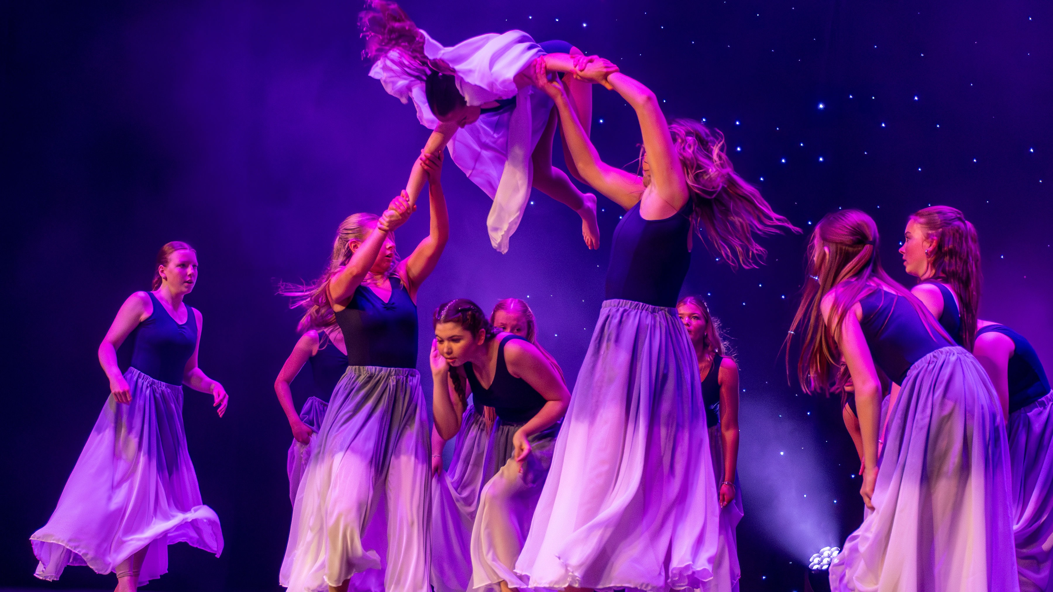 Young Senior Contemporary P7-S1 — photo 2