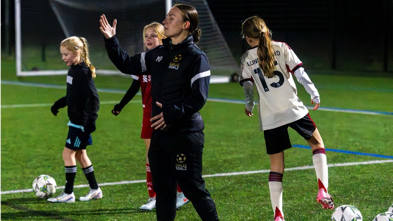 Ball Mastery Masterclass with Coach Mia (Chester)-Girlz2Goalz-0