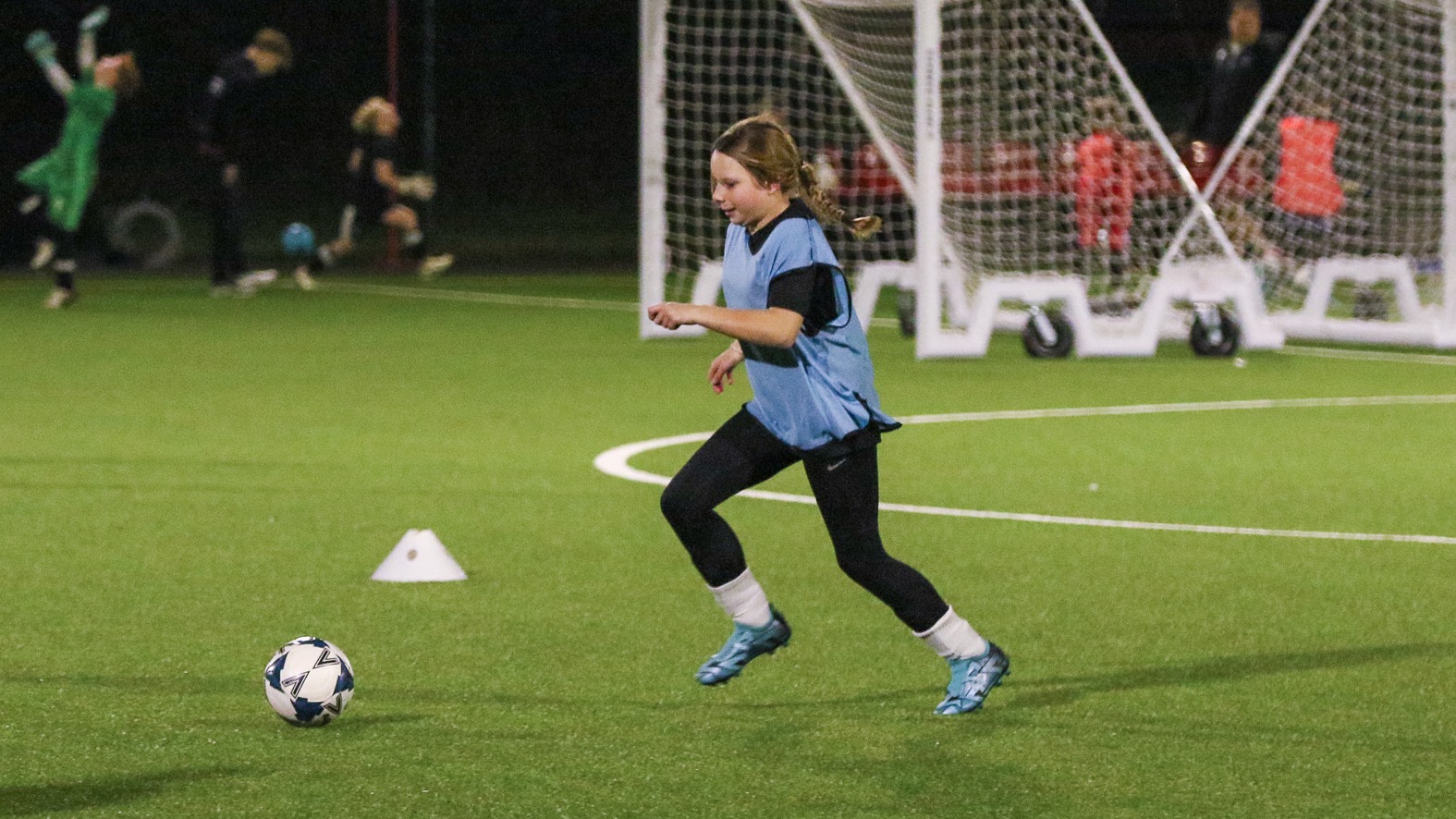 Year 5-7 (Girls-only) Football - Portishead — photo 4