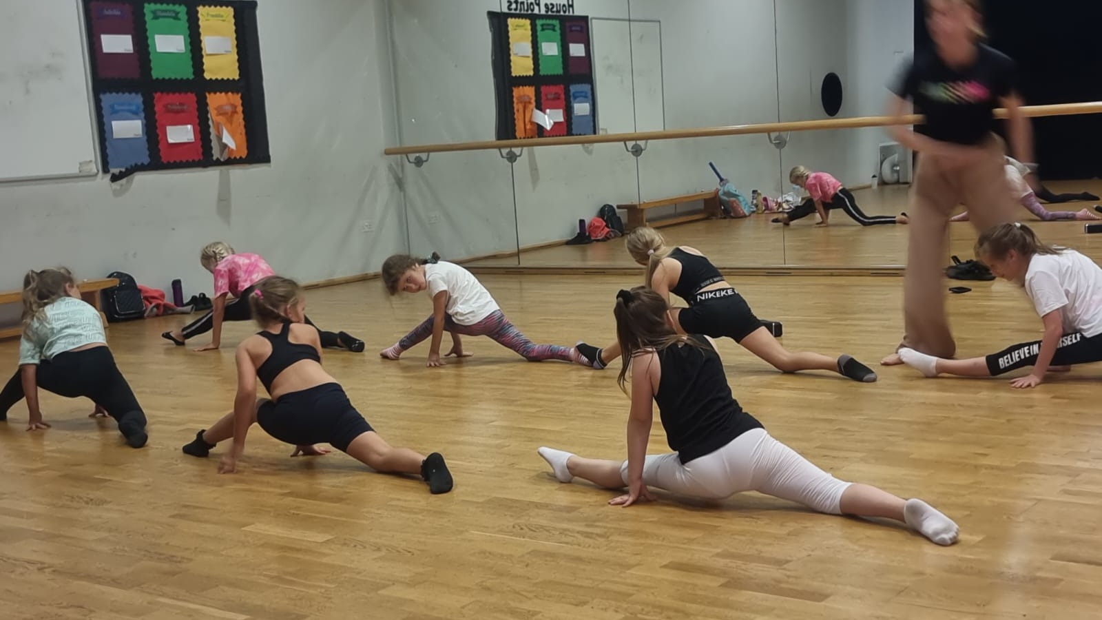 Contemporary Dance Classes for Teens — Ages 5–18
