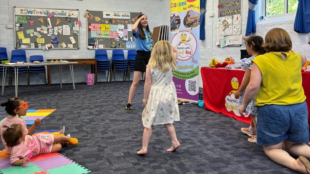 undefined-Phonics With Robot Reg - Buckingham-1