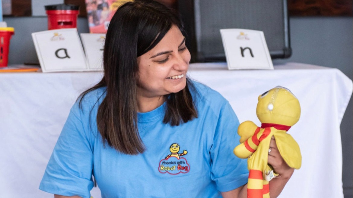 Phonics with Robot Reg Ealing