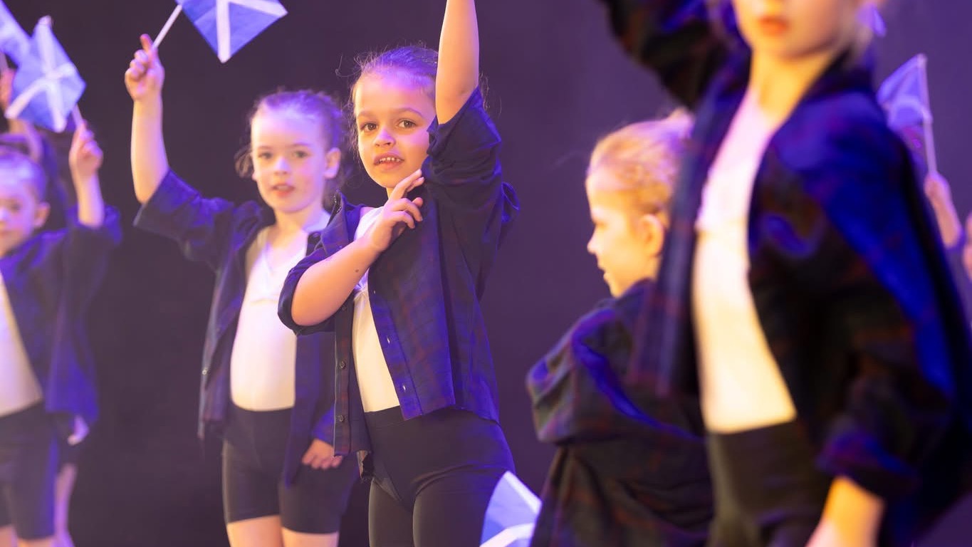Dance Inc. Studio BEARSDEN - P1-2 Ballet/Contemporary — photo 3
