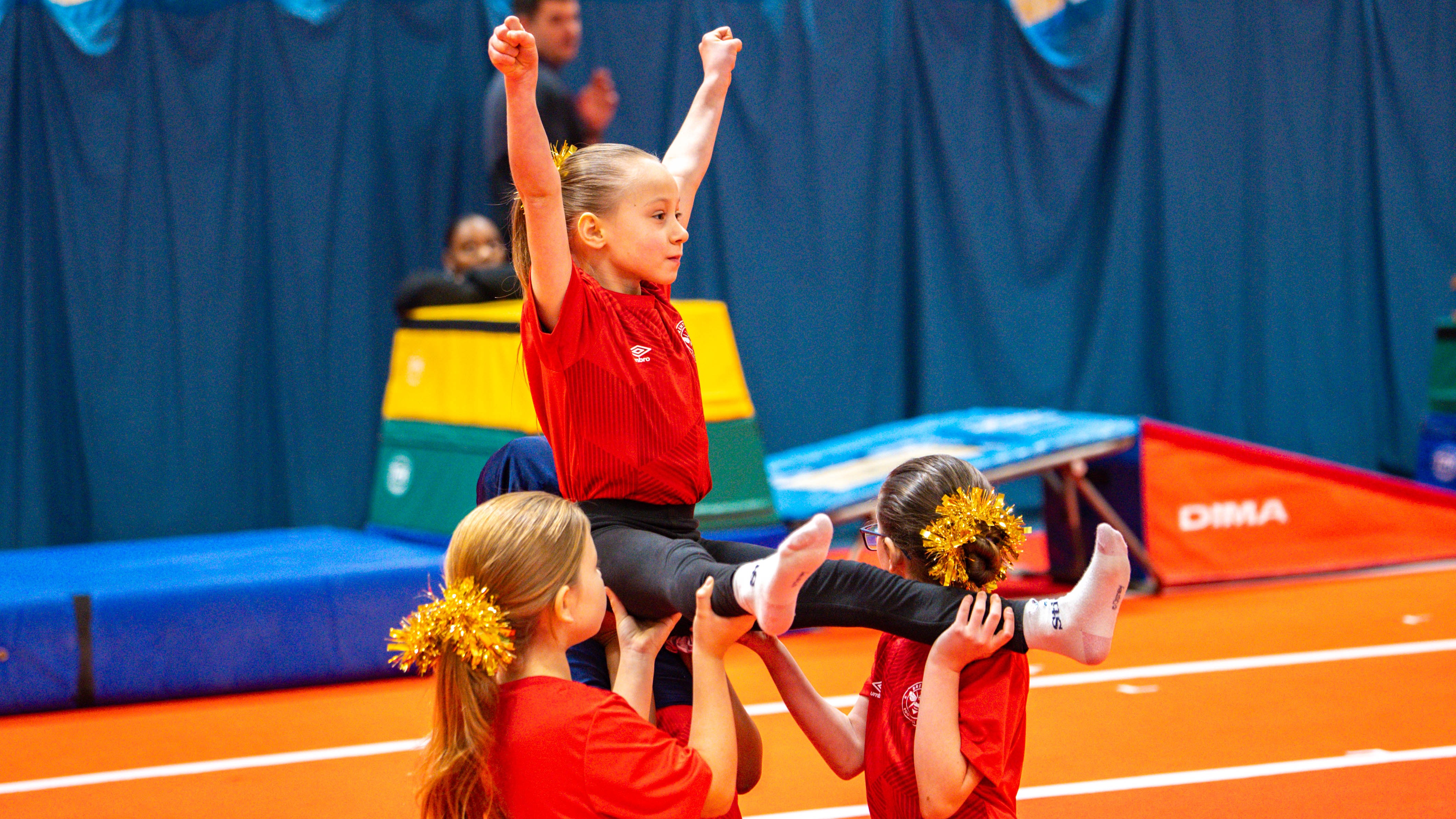 Oaklands - Little Stingers Cheer - Friday 26/27 — photo 2