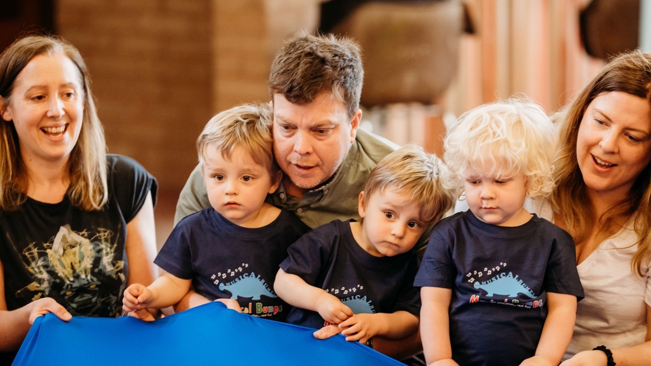 Singing fun for YOUNG CHILDREN aged 1-2 years