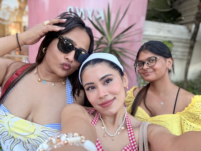 Loopers posing together in Bali