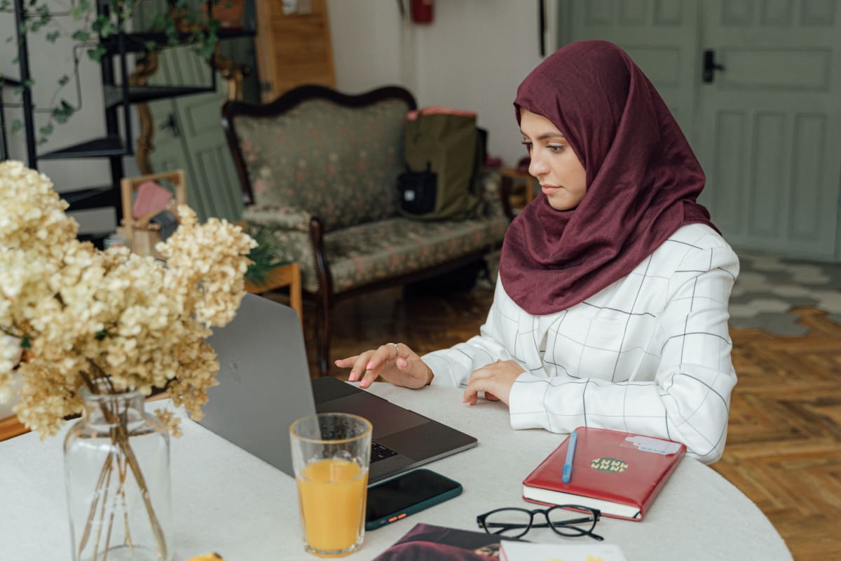Muslim woman working after marriage — Islamic ruling and conditions explained