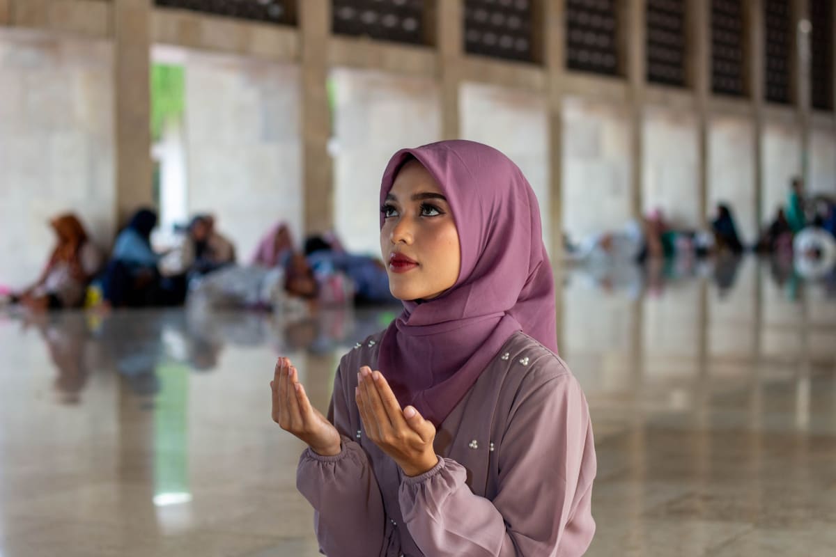 Woman appointing her own wali when father is absent or non-Muslim in Islam