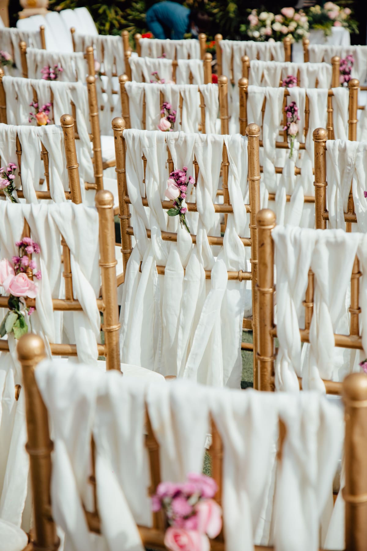 Should Muslims sit together or apart at weddings?