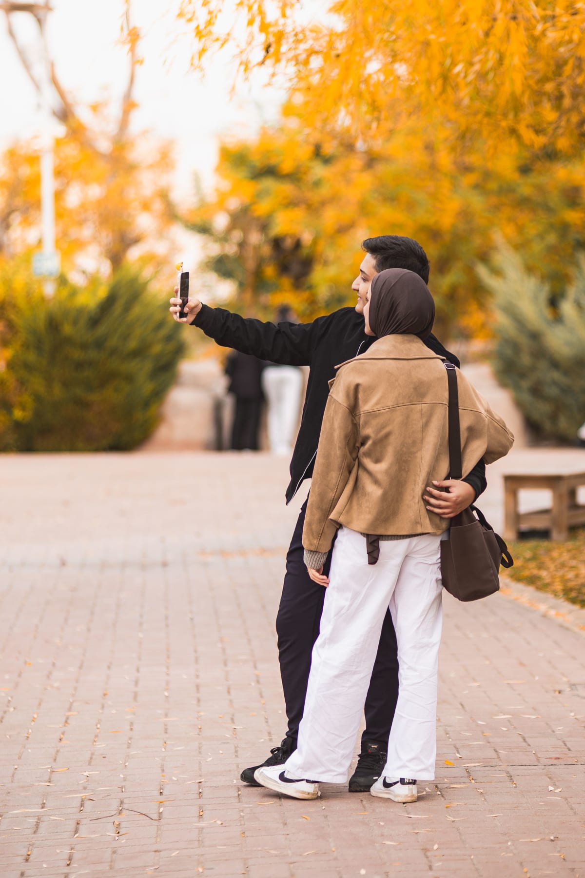 A Complete Guide to Finding Your Halal Match on D'amour Muslim WhatsApp Groups