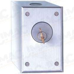 Camden CM-1005-7424-DUR Surface Mount Key Switch, SPST, Momentary, N/C, Amber 24V LED, Duranodic