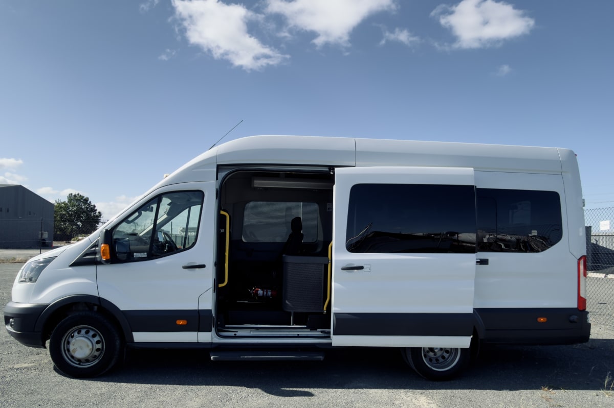 Ford Transit 18 Seater Minibus - Image 4