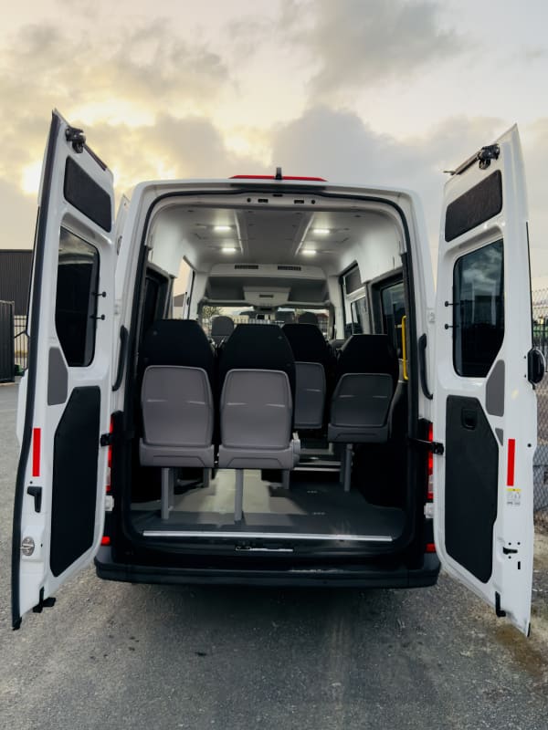 Volkswagen Crafter 12 seater minibus - Image 3