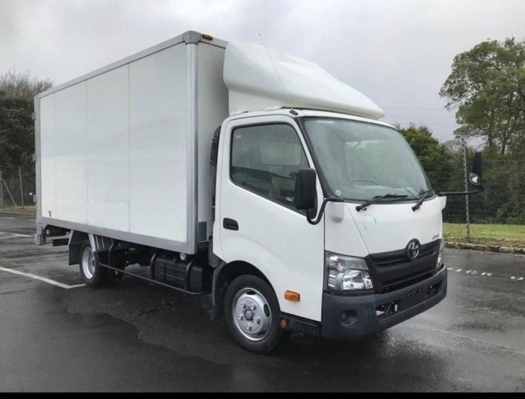 Large Box Truck with Tail Lift 17-20 Cubic metres