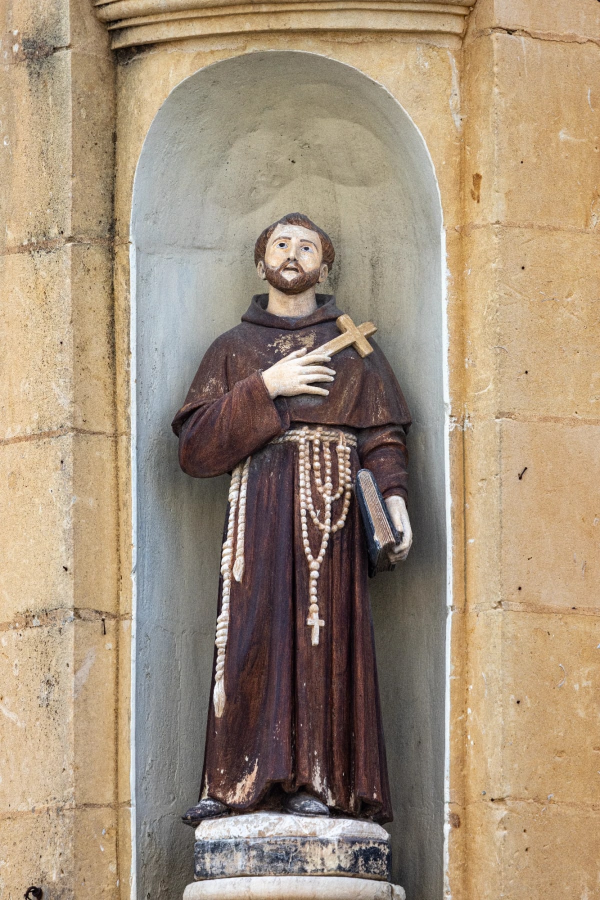 Francis niche on Triq Repubblika, Victoria (Rabat), Gozo — carved stonework detail