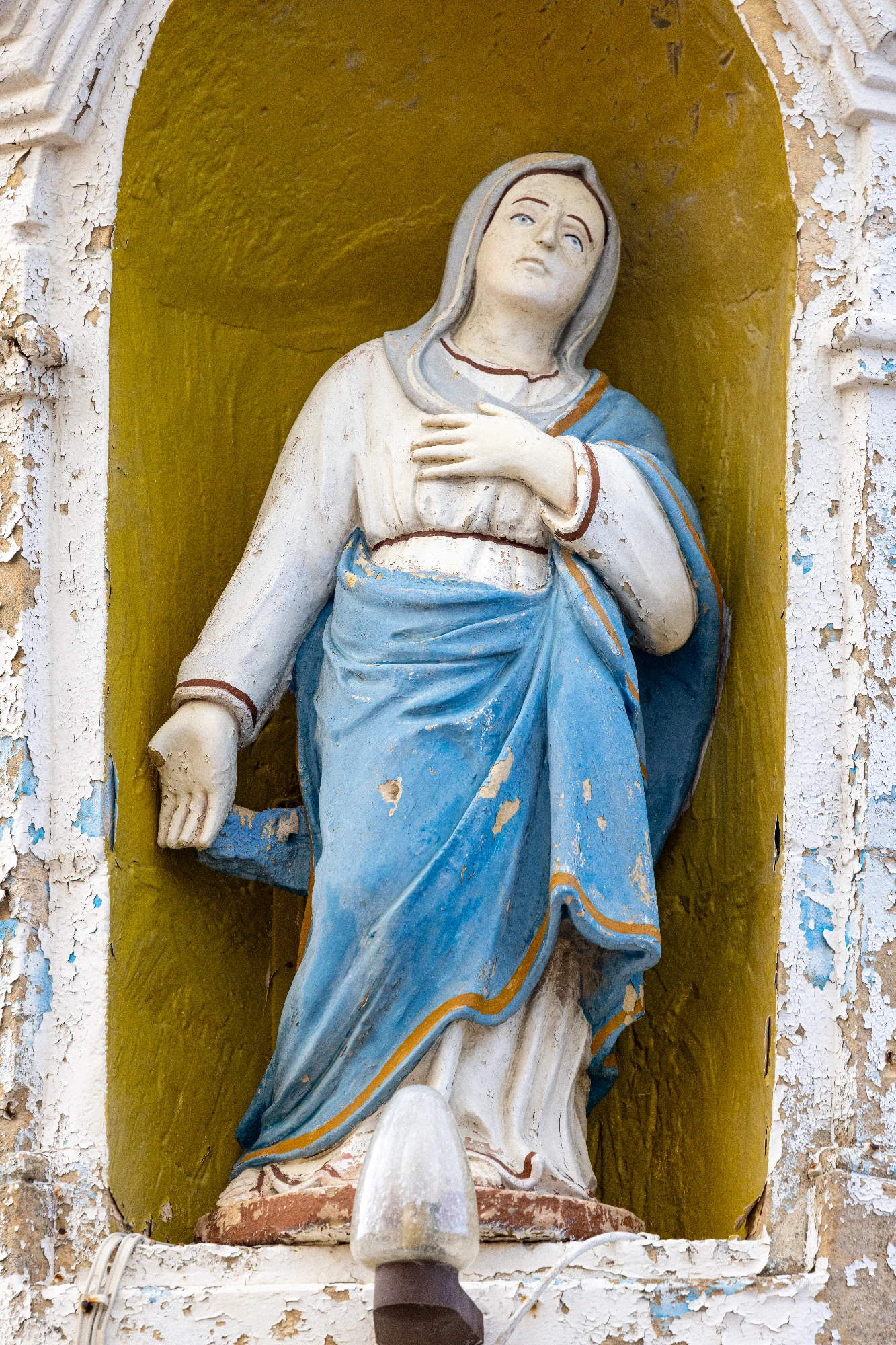 Sacred Heart of the Madonna detail