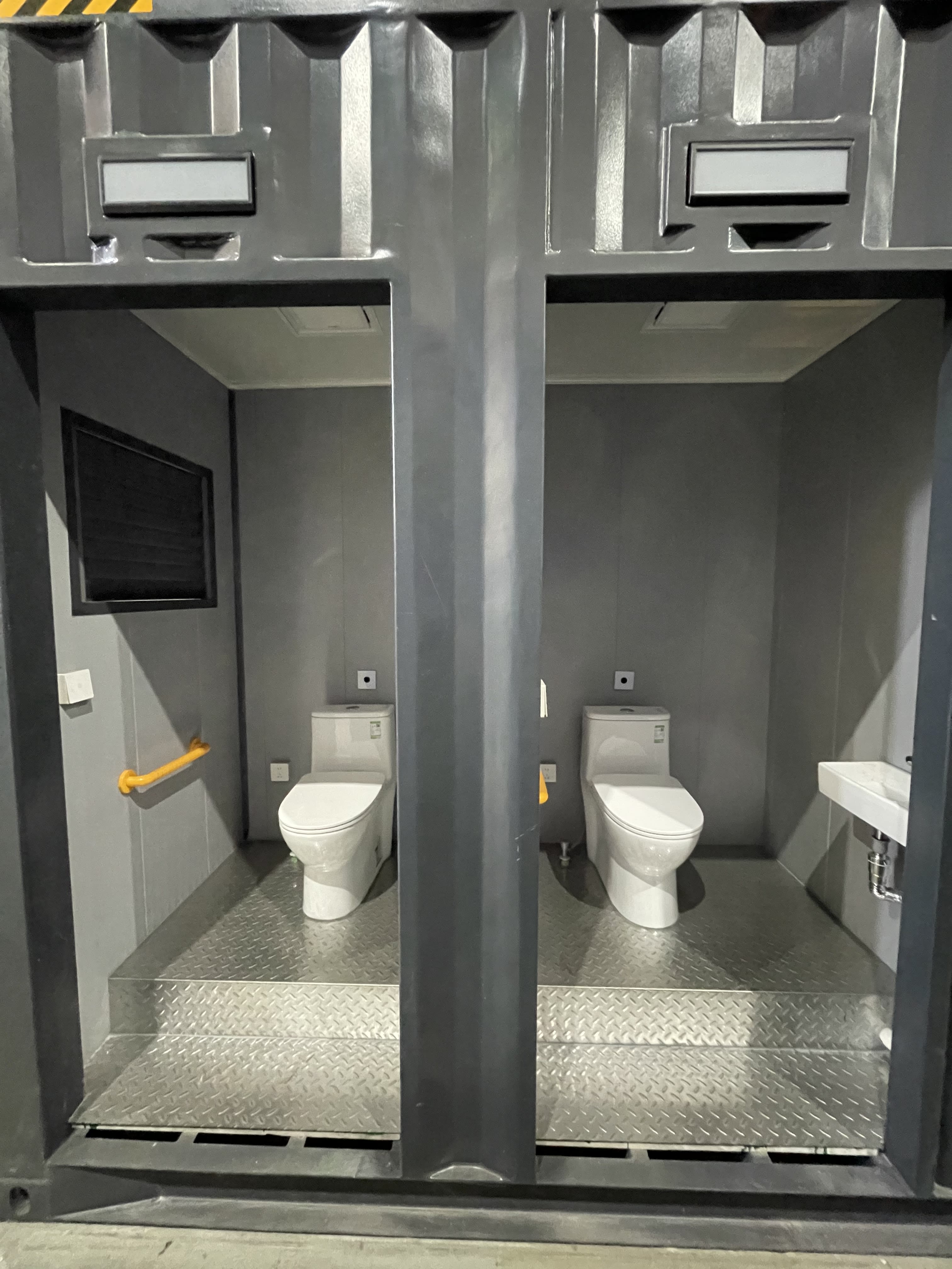 40-foot B-CRT showing cubicle doors and ventilation