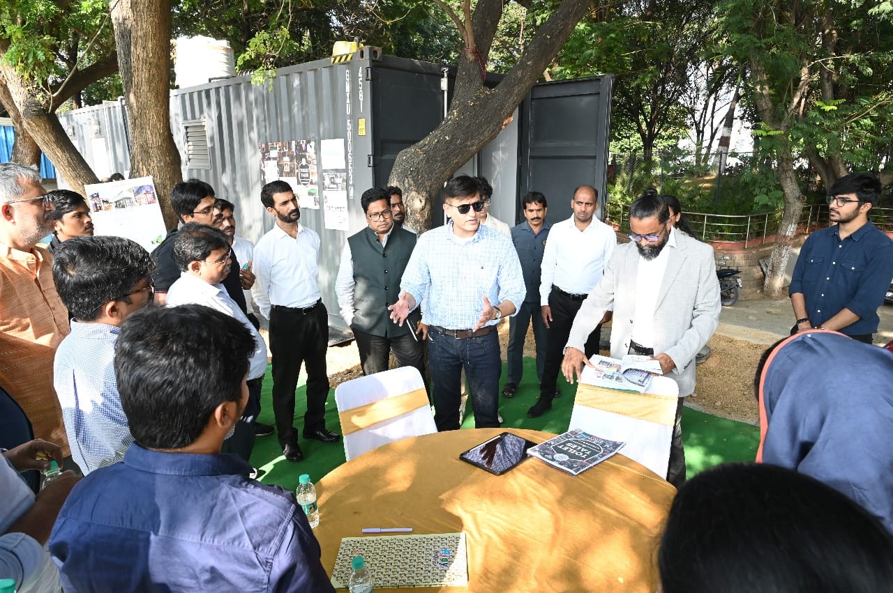 ReFlow team presenting B-CRT technology