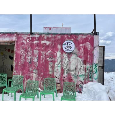 LooCafe in Snowy Srinagar