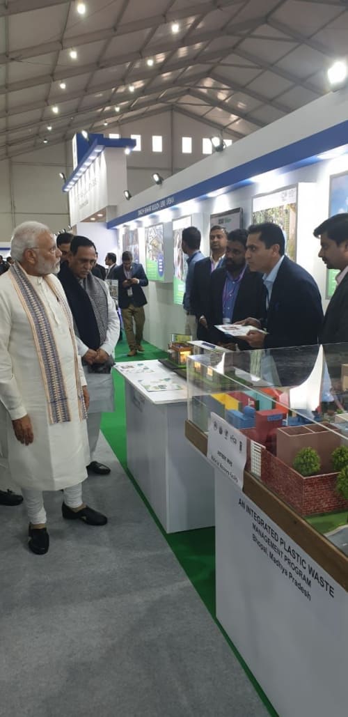 PM Modi Views the LooCafe Showcase