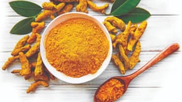 समर डाइट में हल्दी शामिल करें: जानिए सेहतमंद फायदे और तरीके