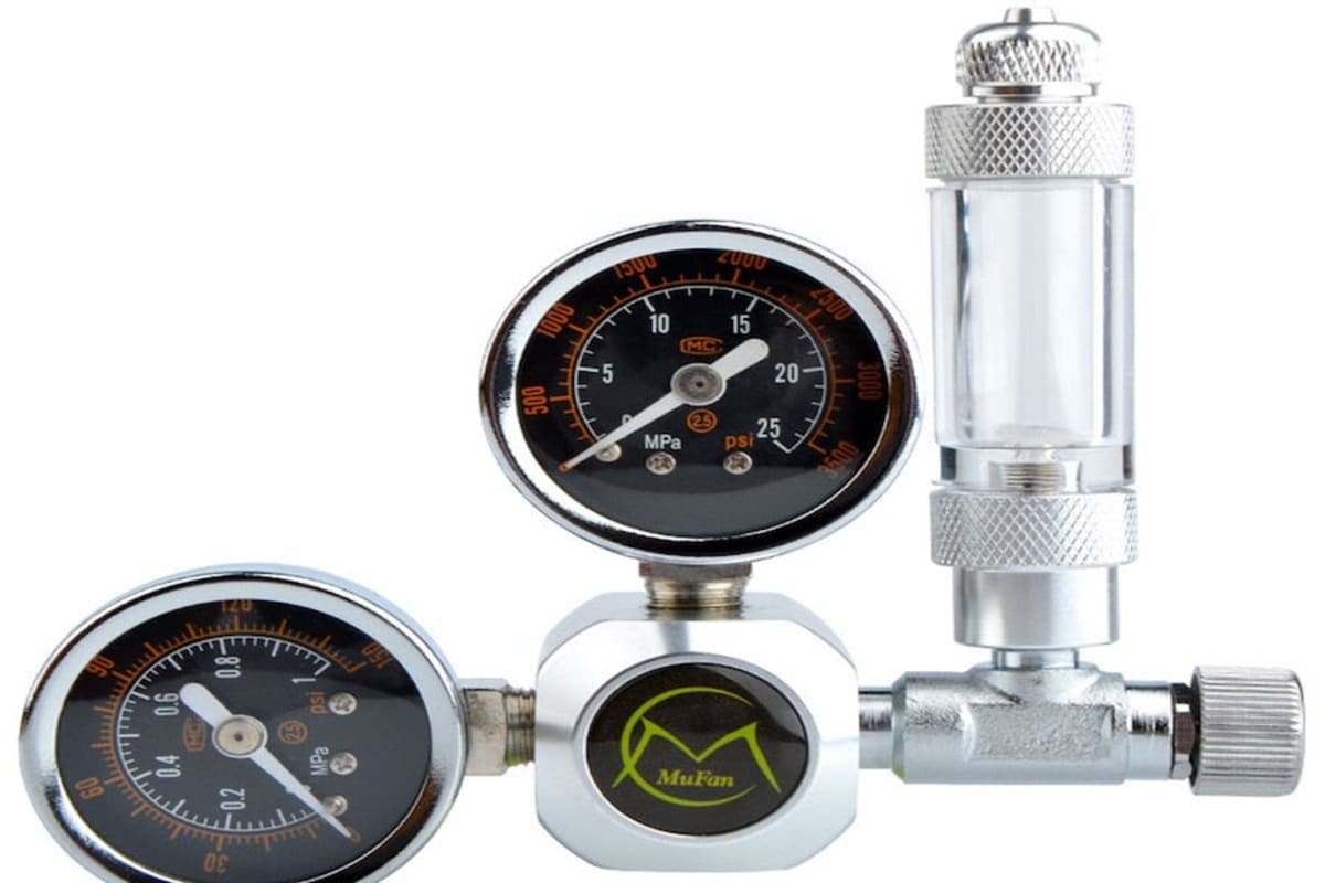 CO2 Regulator Solenoid Valve Bubble Counter - Image 1