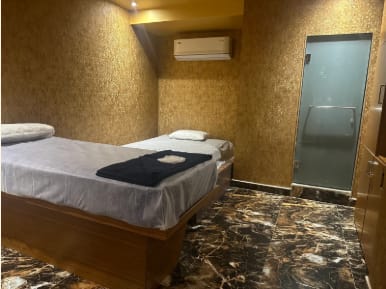 Plush massage table setup