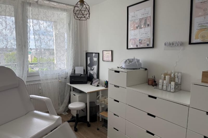 Glow by Yaso | Homestudio in Theodor-Wolff-Park, Berlin - Treatwell