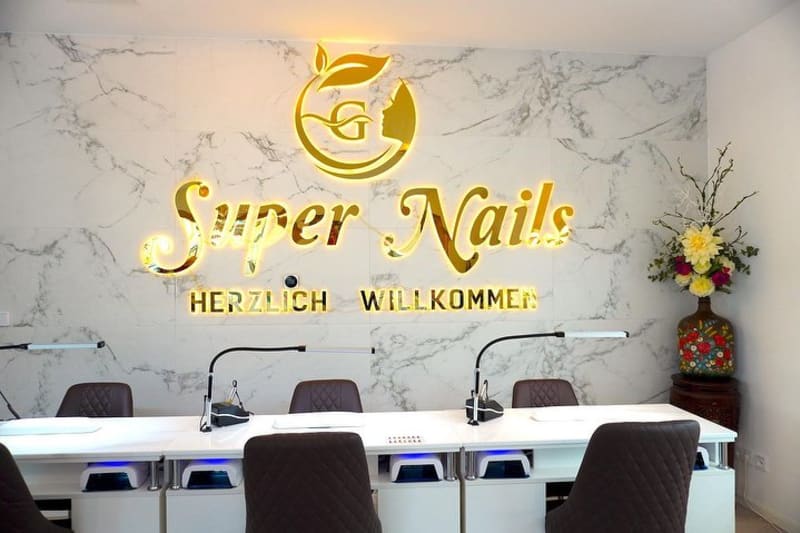Super Nails