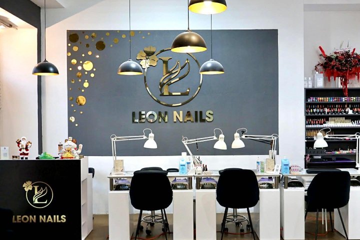 Leon Nails