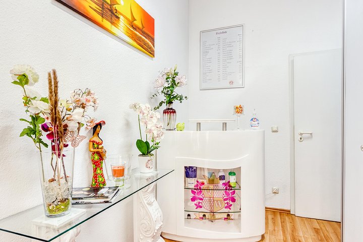 Queen of Waxing Berlin