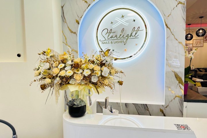 Starlight Nails & Lashes