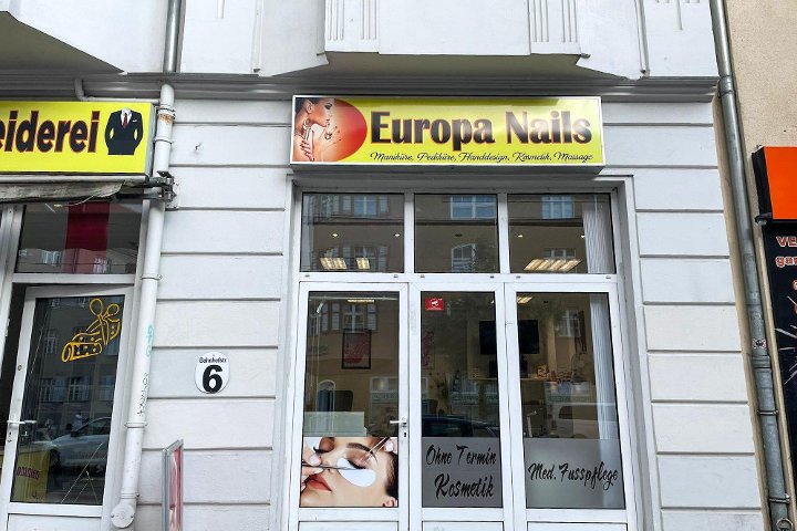 Europa Nails